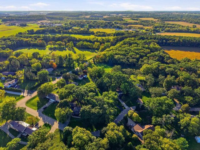 2307 White Oak Trail, Oregon, WI 53575