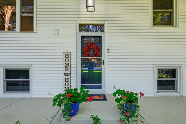 2307 White Oak Trail, Oregon, WI 53575