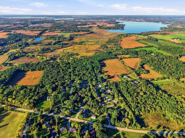2307 White Oak Trail, Oregon, WI 53575