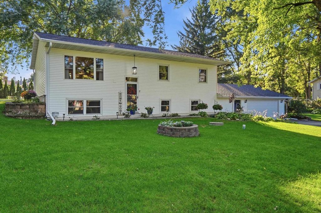 2307 White Oak Trail, Oregon, WI 53575