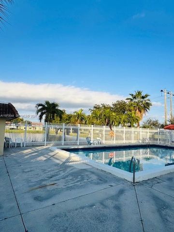 10076 NW 6th Street 201, Pembroke Pines, FL 33024