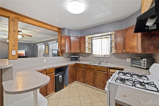 942 E Stenger Street, San Benito, TX 78586