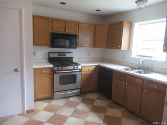 23 Marian Court, Warwick, NY 10990