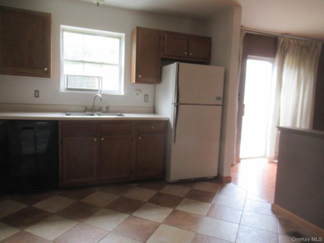 23 Marian Court, Warwick, NY 10990