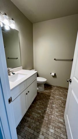12 S 3rd Street B, St. Charles, IL 60174