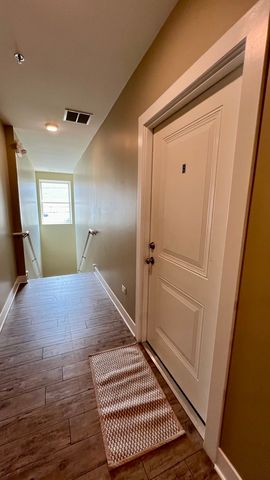 12 S 3rd Street B, St. Charles, IL 60174