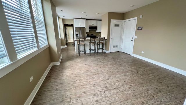 12 S 3rd Street B, St. Charles, IL 60174