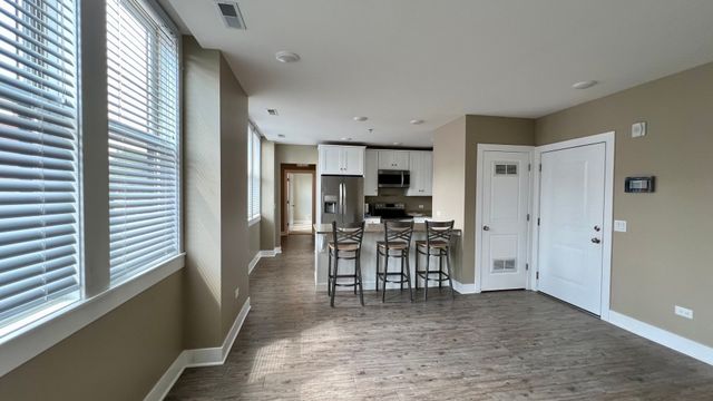 12 S 3rd Street B, St. Charles, IL 60174