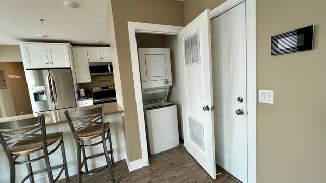 12 S 3rd Street B, St. Charles, IL 60174