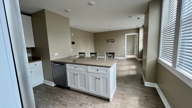 12 S 3rd Street B, St. Charles, IL 60174