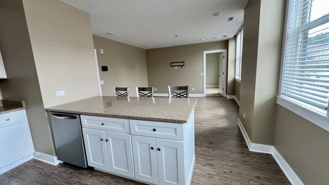 12 S 3rd Street B, St. Charles, IL 60174