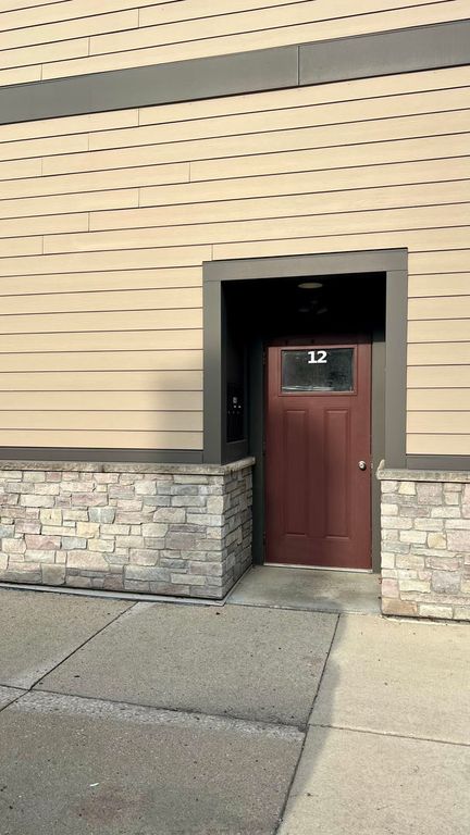 12 S 3rd Street B, St. Charles, IL 60174