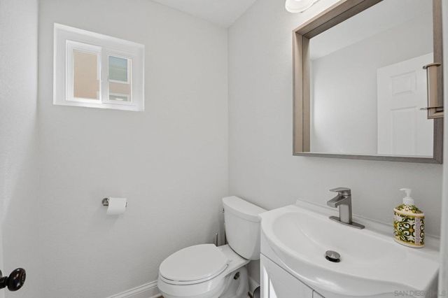 2323 Brookhaven Pass, Vista, CA 92081