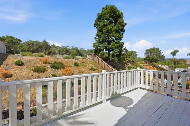 2323 Brookhaven Pass, Vista, CA 92081