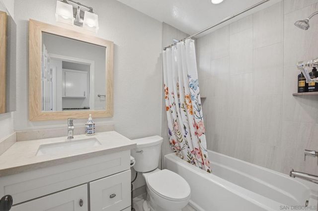 2323 Brookhaven Pass, Vista, CA 92081