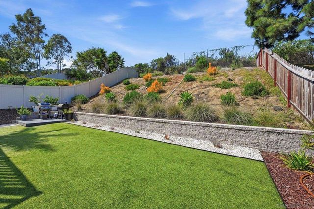 2323 Brookhaven Pass, Vista, CA 92081