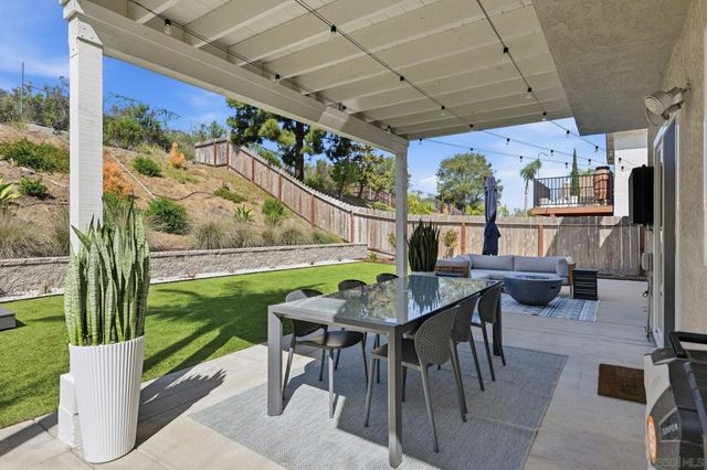 2323 Brookhaven Pass, Vista, CA 92081