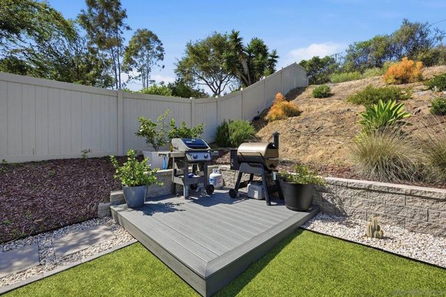 2323 Brookhaven Pass, Vista, CA 92081