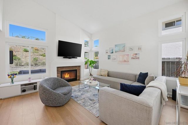 2323 Brookhaven Pass, Vista, CA 92081