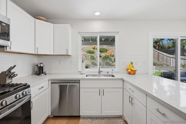 2323 Brookhaven Pass, Vista, CA 92081