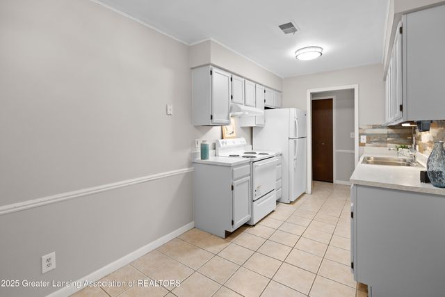 6165 E Innkeepers Court 76, East Lansing, MI 48823