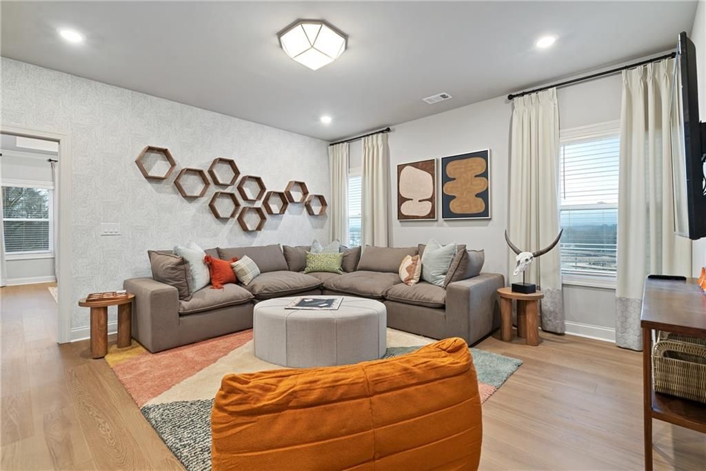 Image 18 of property listing at 649 Summitt Hill Way, Cumming, GA 30040