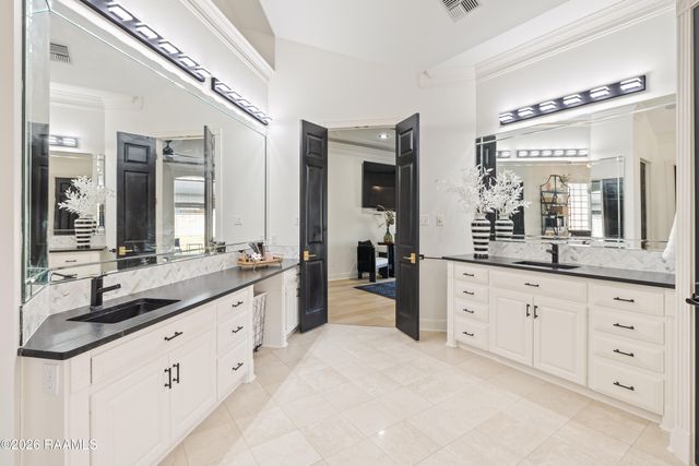 504 W Bayou Parkway, Lafayette, LA 70503