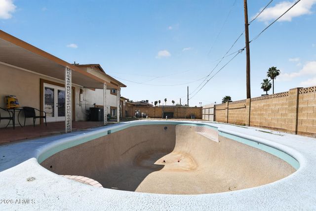 5740 N 42nd Avenue, Phoenix, AZ 85019
