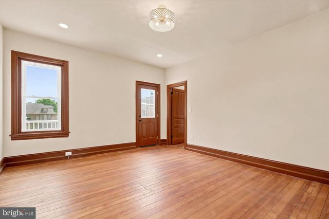 1040 E HIGH ST, Pottstown, PA 19464