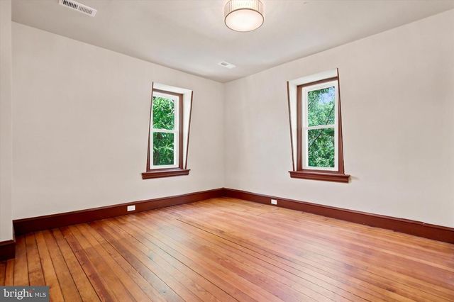 1040 E HIGH ST, Pottstown, PA 19464