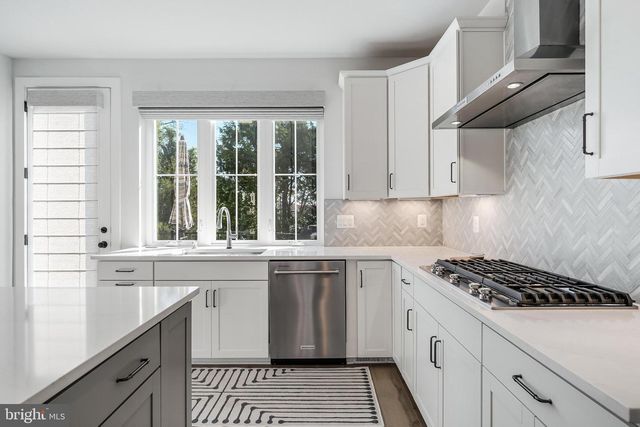 6277 EDSALL RD, Alexandria, VA 22312