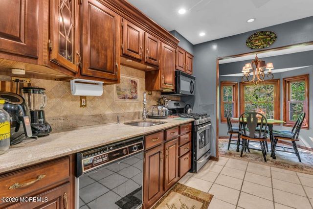 15 Etmore Place, New Providence, NJ 07974
