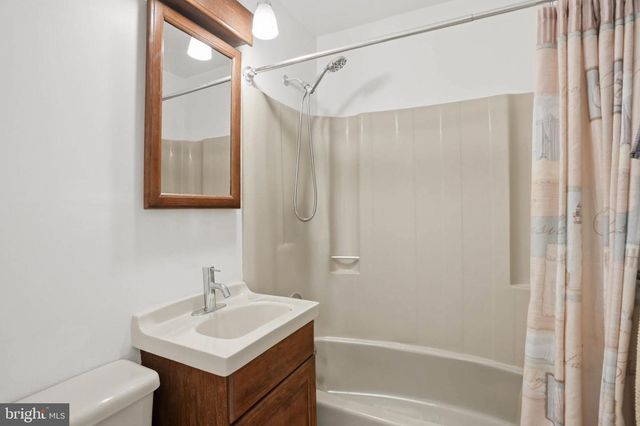 1008 GILBERT RD, Rockville, MD 20851