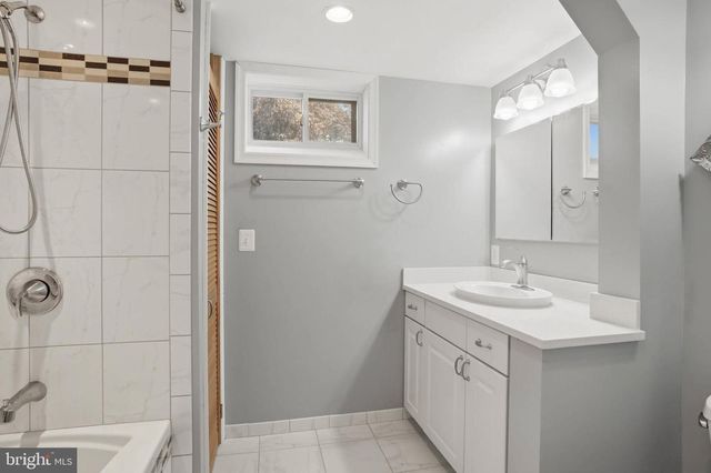 1008 GILBERT RD, Rockville, MD 20851