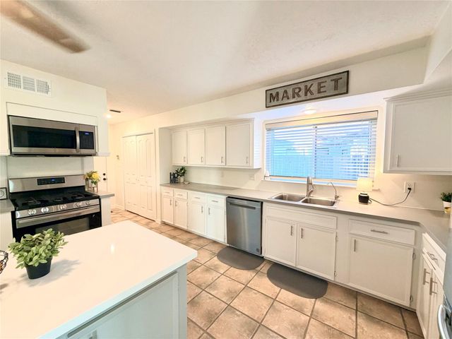 7215 Creek Crest Drive, Houston, TX 77095