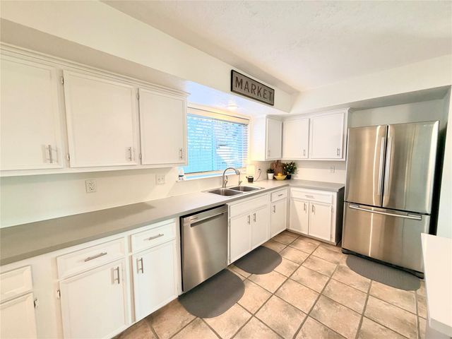 7215 Creek Crest Drive, Houston, TX 77095