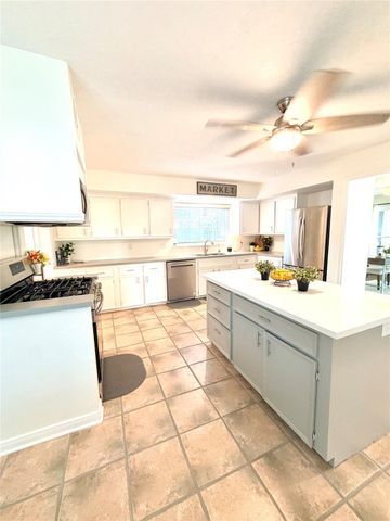 7215 Creek Crest Drive, Houston, TX 77095