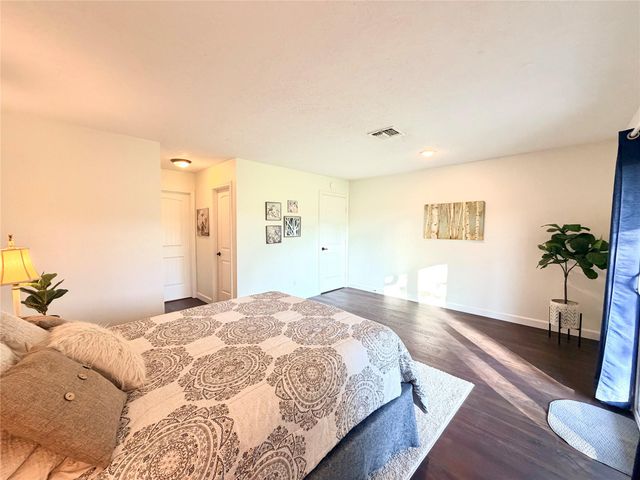 7215 Creek Crest Drive, Houston, TX 77095