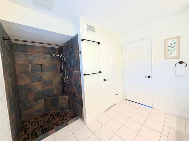 7215 Creek Crest Drive, Houston, TX 77095