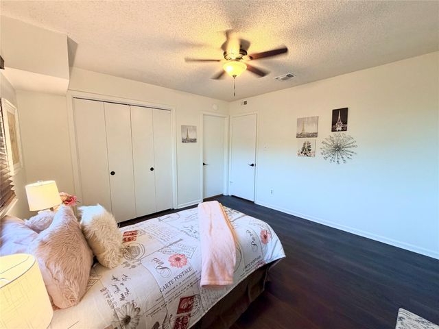 7215 Creek Crest Drive, Houston, TX 77095