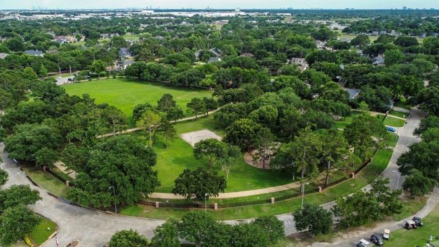 7215 Creek Crest Drive, Houston, TX 77095