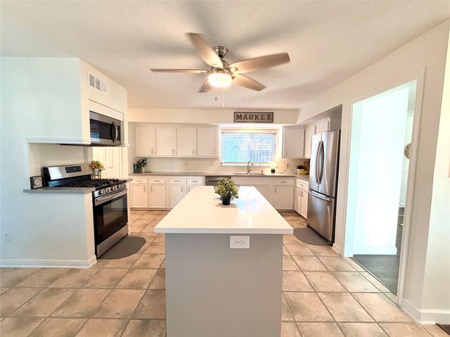 7215 Creek Crest Drive, Houston, TX 77095