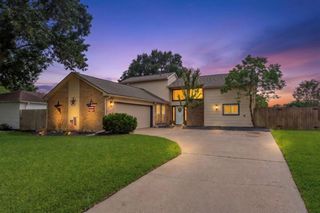 7215 Creek Crest Drive, Houston, TX 77095