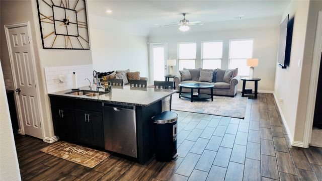 692 Avalon Drive, Waxahachie, TX 75165