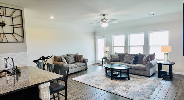 692 Avalon Drive, Waxahachie, TX 75165