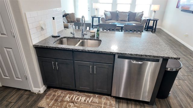 692 Avalon Drive, Waxahachie, TX 75165