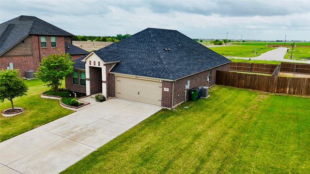 692 Avalon Drive, Waxahachie, TX 75165