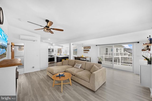4 WEAVER DR, Manahawkin, NJ 08050
