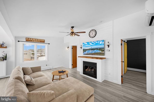4 WEAVER DR, Manahawkin, NJ 08050