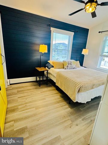 4 WEAVER DR, Manahawkin, NJ 08050